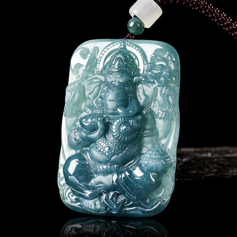 Women Fashion Designers - Colgante de jadeíta Ganesha de Myanmar,