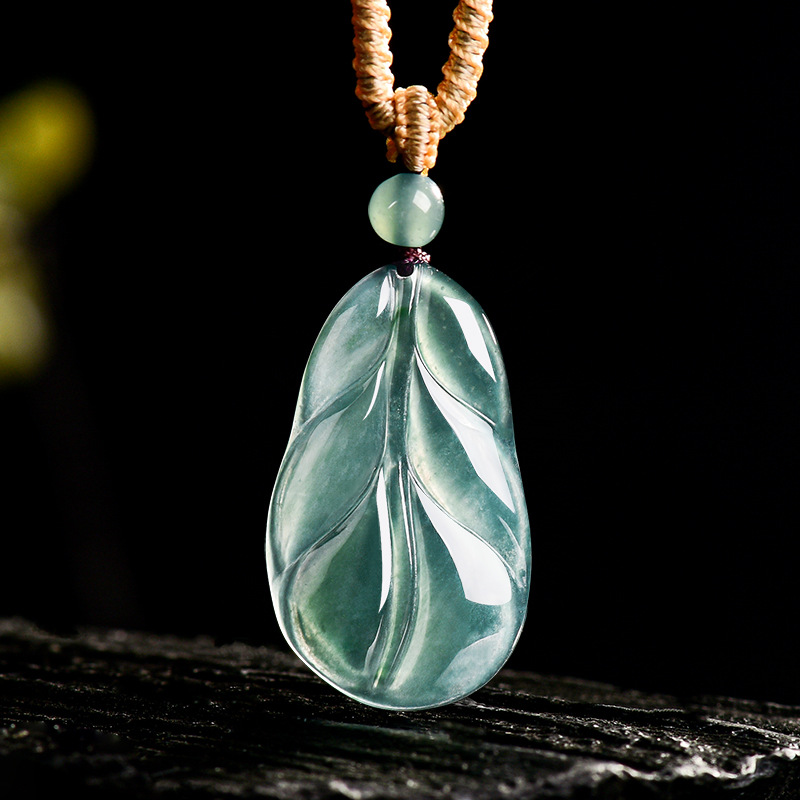 Women Fashion Designers - Colgante de hoja de jadeíta de