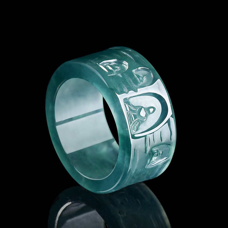 Women Fashion Designers - Anillo de Buda de Jadeíta Birmana